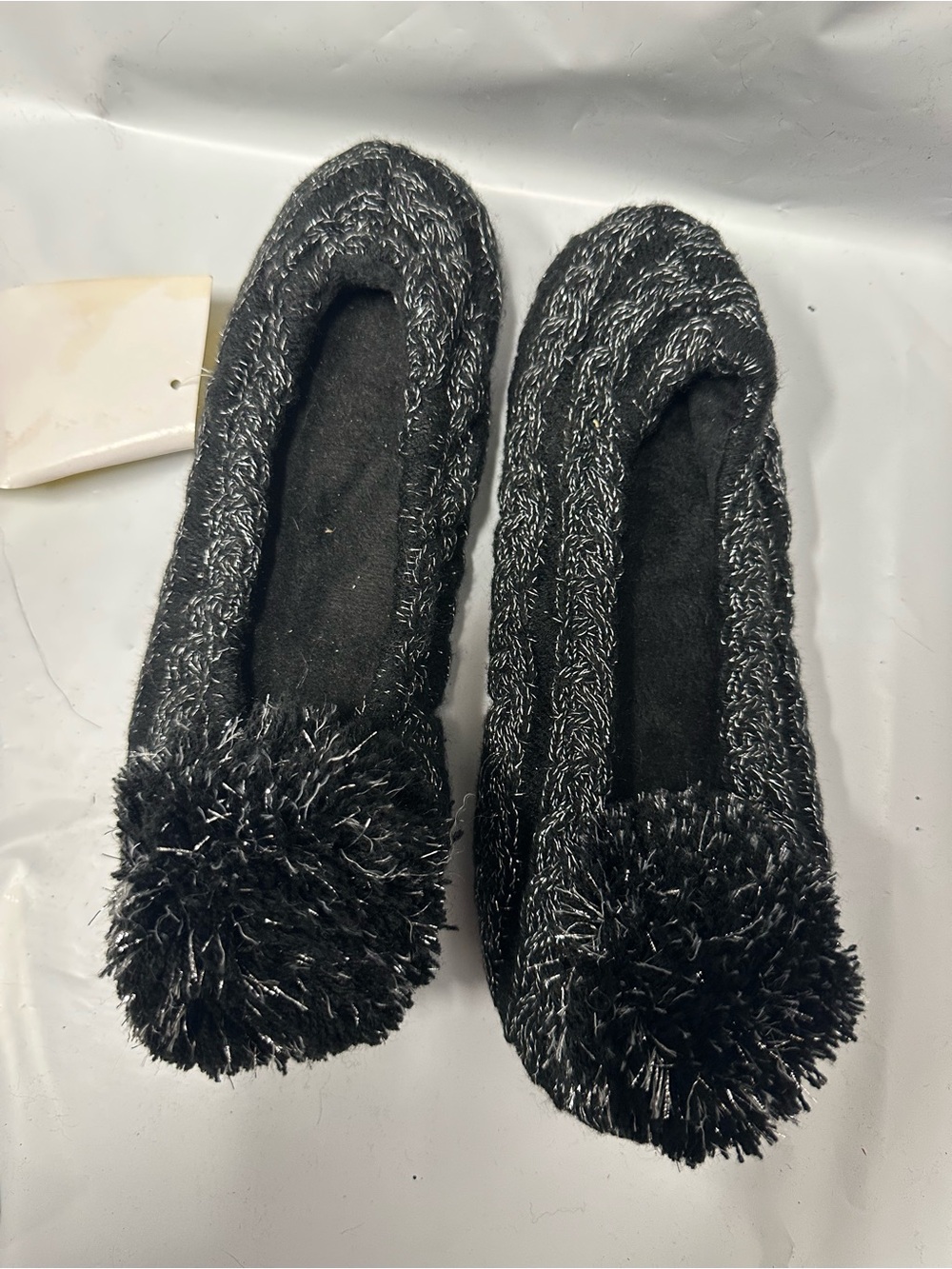 Dearfoams Women's Cozy Black Pom-Pom Slipper Flats New With Tags Size Medium 7-8
